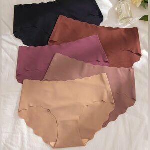 Seamless Scallop Panties